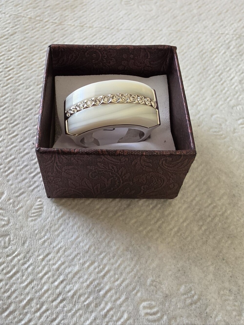Silver-toned Mother of Pearl Luminous Ring